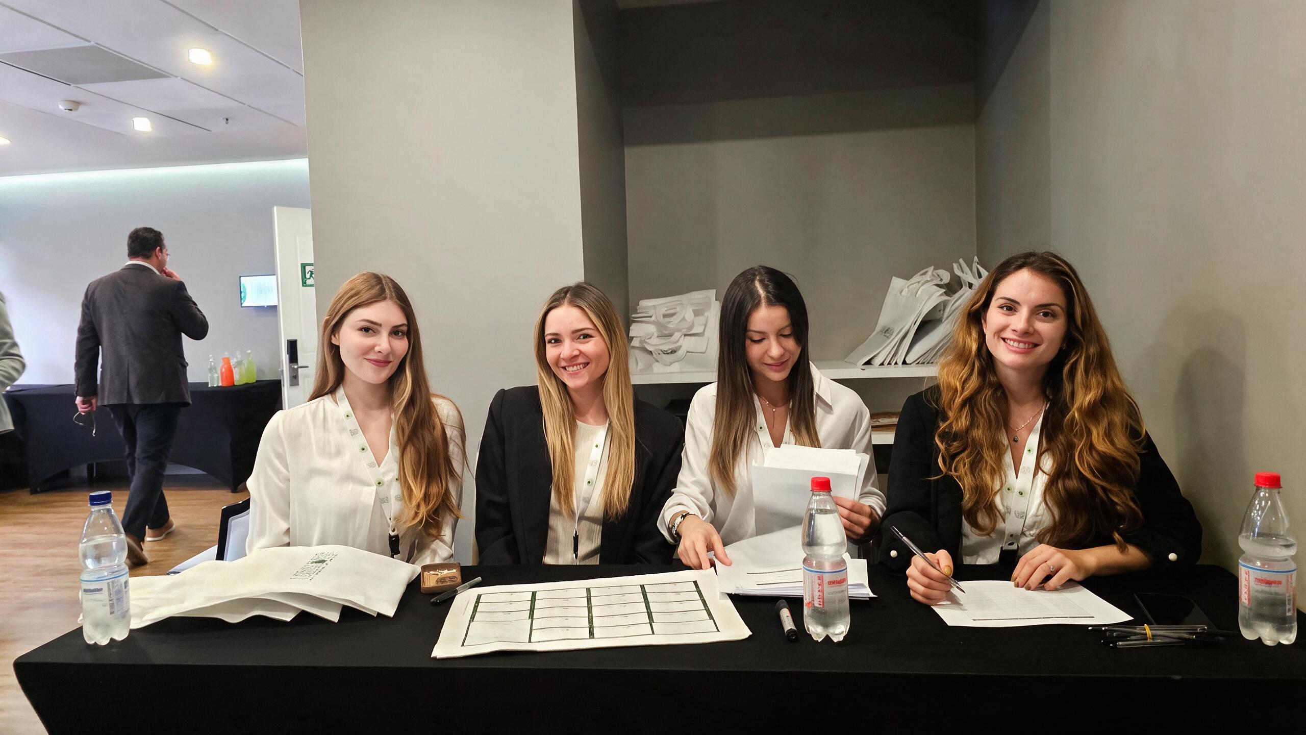 Personal de acreditación y recepción para eventos masivos y corporativos en Chile, Agencia MK